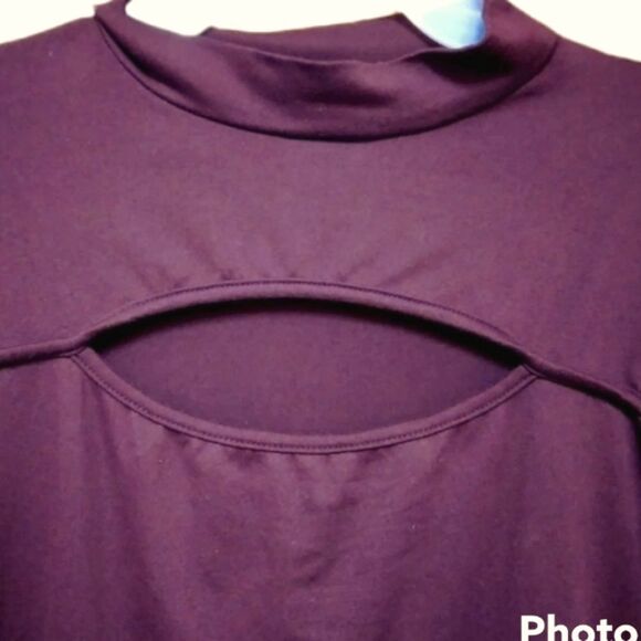 URBAN EPISODE- PLUM CUT OUT OVAL NECKLINE MOCK TURTLENECK TOP - Picture 5 of 7